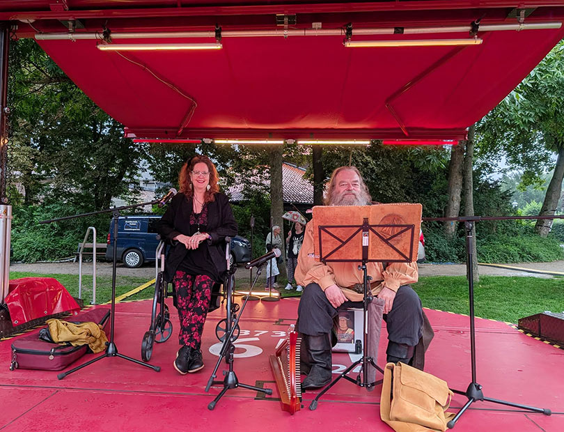 Samstag, 2. August 2025, KrähenFee-Convention – Festival der Phantasie, Burg Linn, Krefeld: Lesung/Buchvorstellung mit Musik: Oswald von Wolkenstein zum 580. Todestag (2.8.1445) – Amandara und ich sind bereit! 