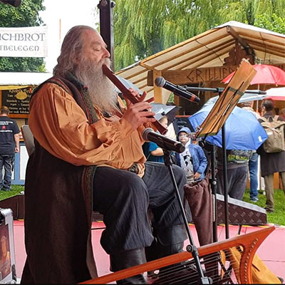 Samstag, 2. August 2025, KrähenFee-Convention – Festival der Phantasie, Burg Linn, Krefeld: Lesung/Buchvorstellung mit Musik: Oswald von Wolkenstein zum 580. Todestag (2.8.1445) – das »Lamento die Tristano« mit Renaissance-Altflöte