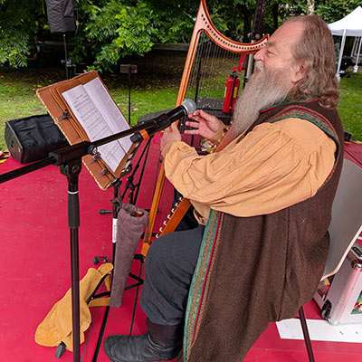 Samstag, 2. August 2025, KrähenFee-Convention – Festival der Phantasie, Burg Linn, Krefeld: Lesung/Buchvorstellung mit Musik: Oswald von Wolkenstein zum 580. Todestag (2.8.1445) – »Wach auf, mein Hort« mit gotischer Harfe
